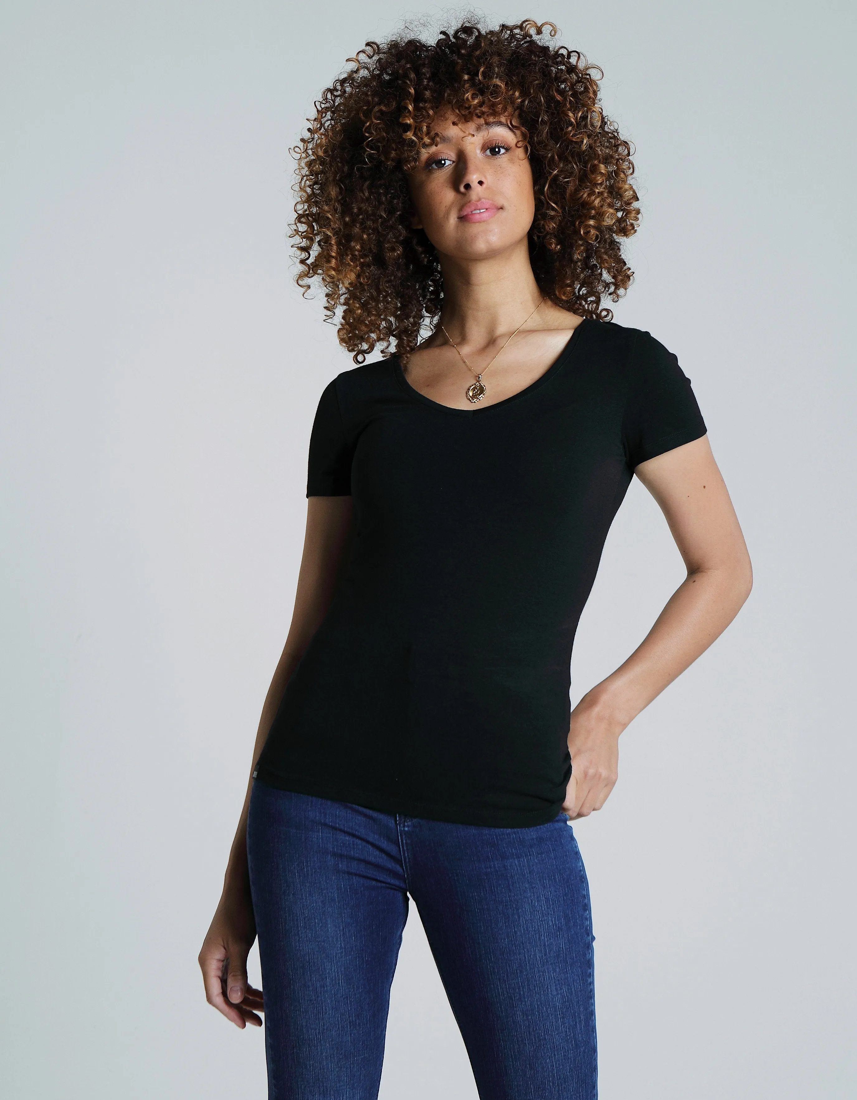 Clara V Neck Basic Black