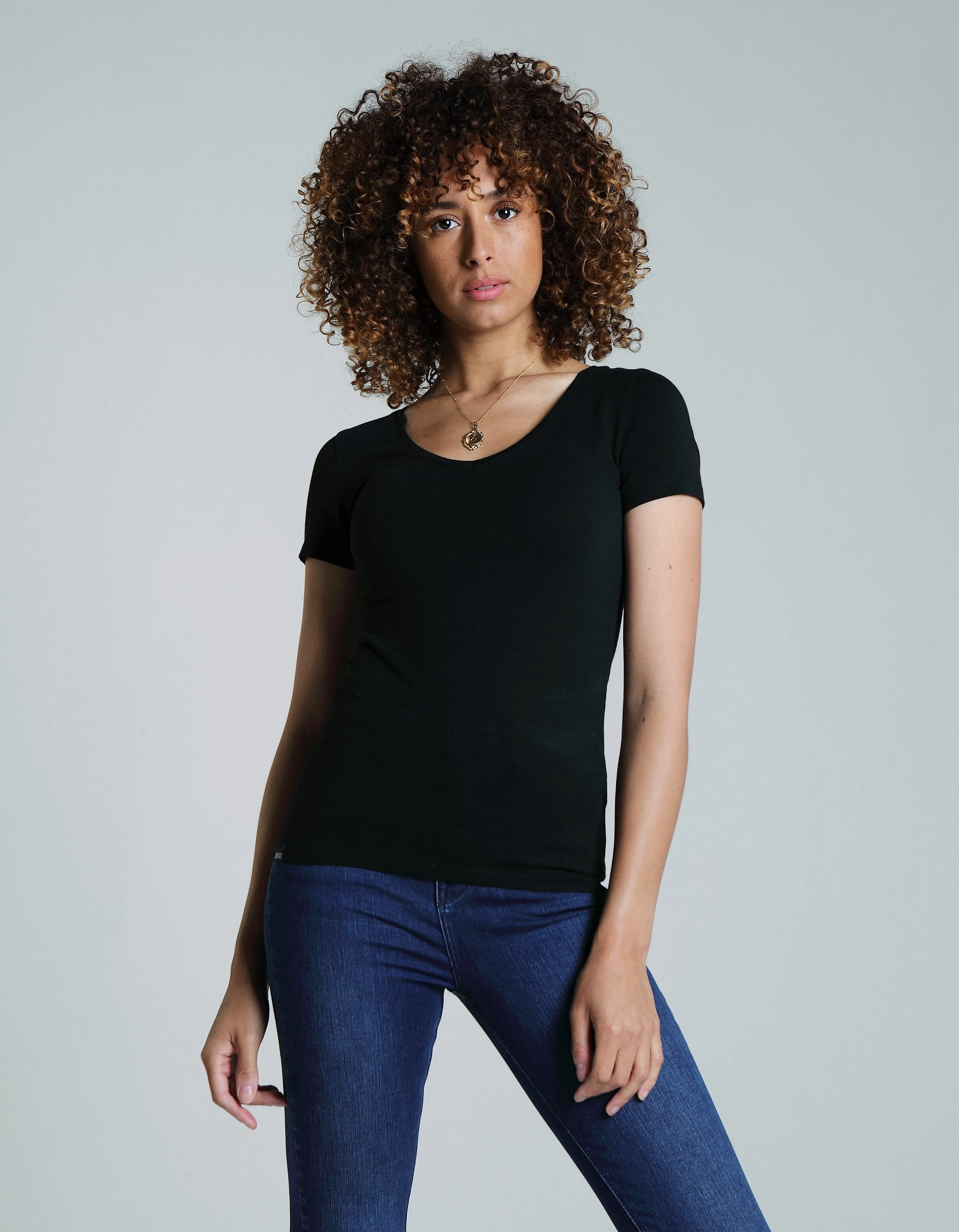 Clara V Neck Basic Black