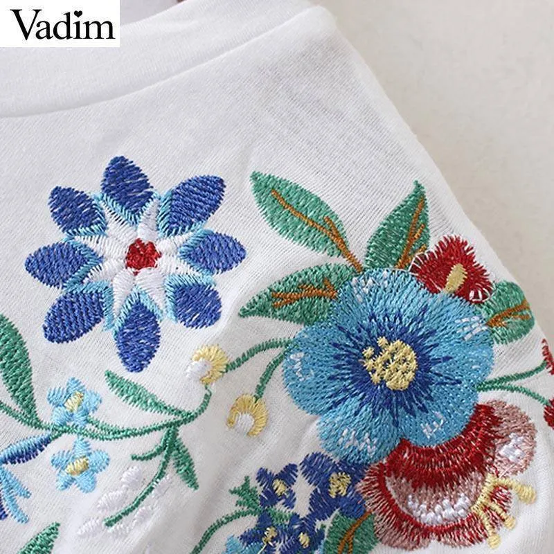 Flower embroidery T shirt